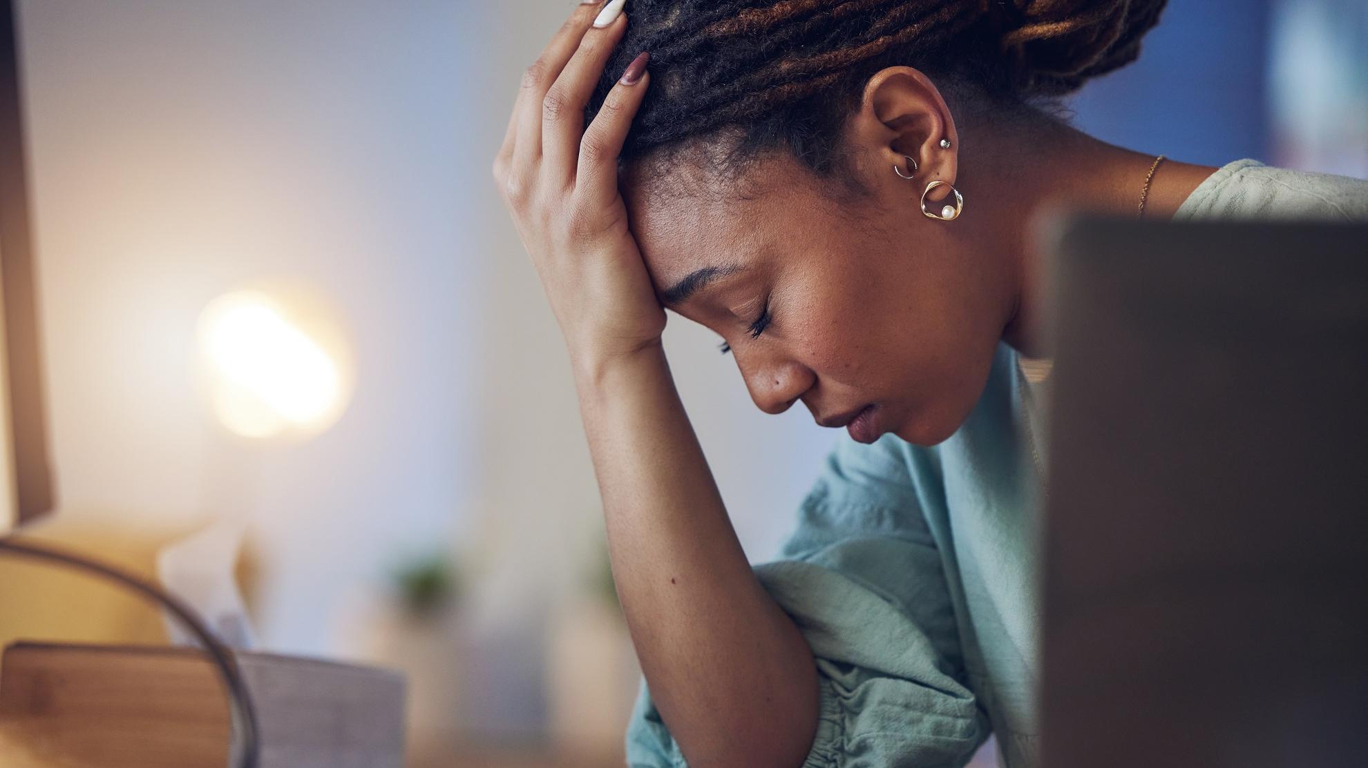 Afastamentos por saúde mental crescem 159% no Brasil, apontam dados do INSS